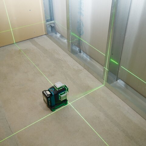 Makita SK700GD Akku-Multi Linienlaser Grün 12V max. (ohne Akku, ohne Ladegerät) in Transporttasche EN