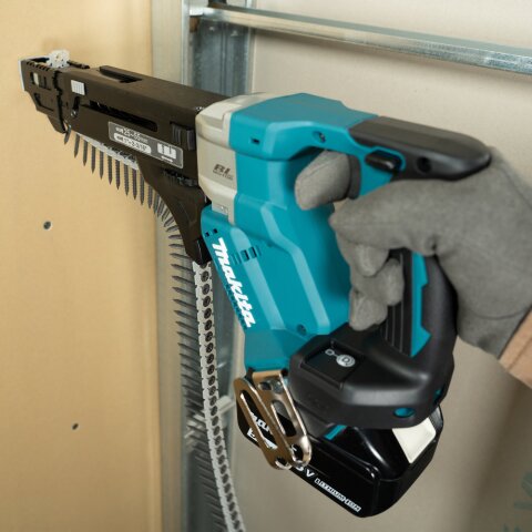 Makita DFR551RTJ Akku-Magazinschrauber 18V / 5,0 Ah, 2 Akkus + Ladegerät im MAKPAC
