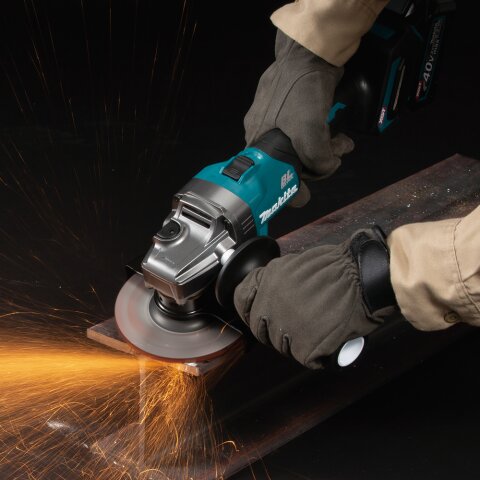 Makita GA008GM201 Akku-Winkelschleifer 40V max. / 4,0 Ah, 2 Akkus + Ladegerät im MAKPAC EN