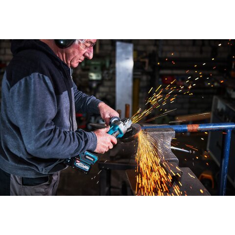 Makita GA008GM201 Akku-Winkelschleifer 40V max. / 4,0 Ah, 2 Akkus + Ladegerät im MAKPAC EN