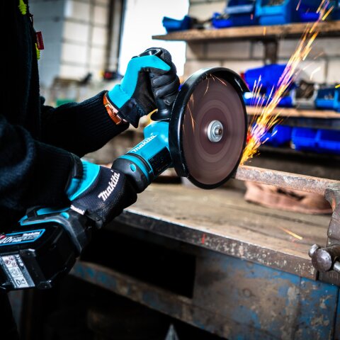 Makita GA038GT201 Akku-Winkelschleifer 40V max. / 5,0 Ah, 2 Akkus + Ladegerät im Transportkoffer