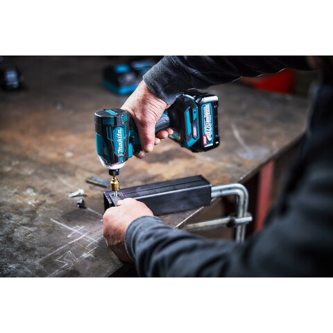 Makita TD001GD201 Akku-Schlagschrauber 40V max. / 2,5 Ah, 2 Akkus + Ladegerät im MAKPAC