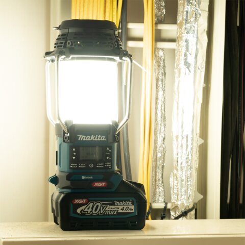 Makita MR009GZ Akku-Radio mit Laterne 40V max. (ohne Akku, ohne Ladegerät) EN