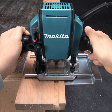 Makita RP0900J Oberfräse 900 W EN