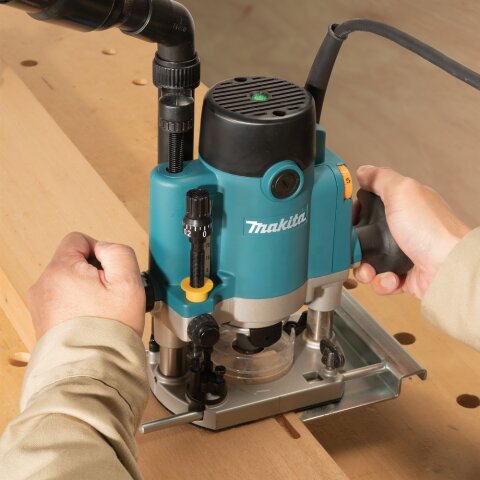 Makita RP1111CJFA Oberfräse 1.100 W inkl. D-53556 12-teiligem Fräser-Set im MAKPAC