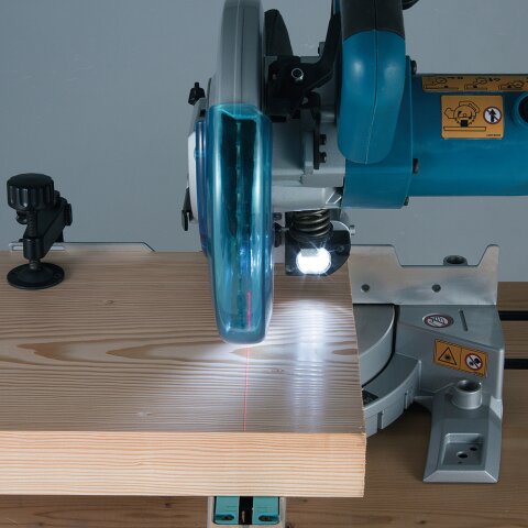 Makita LS0815FLN Kapp- und Gehrungssäge 216 mm