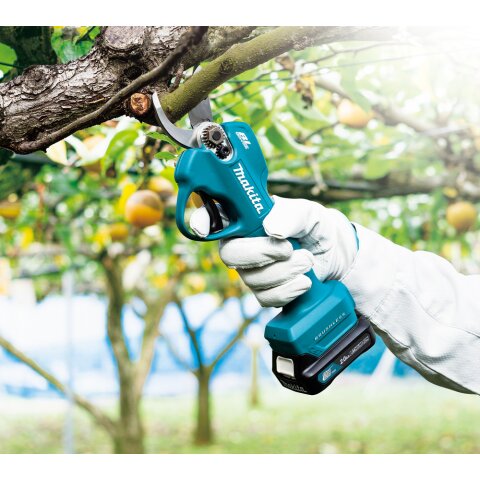 Makita UP100DSMJ Akku-Astschere 12V max. / 4,0 Ah, 1 Akkus + Ladegerät im MAKPAC EN