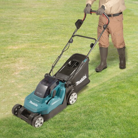 Makita DLM382PM2 Akku-Rasenmäher 2x18V / 4,0 Ah, 2 Akkus + Doppelladegerät