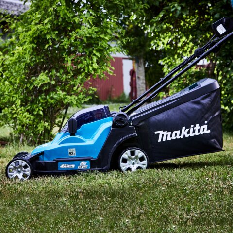 Makita DLM432PT2 Akku-Rasenmäher 2x18V / 5,0 Ah, 2 Akkus + Doppelladegerät