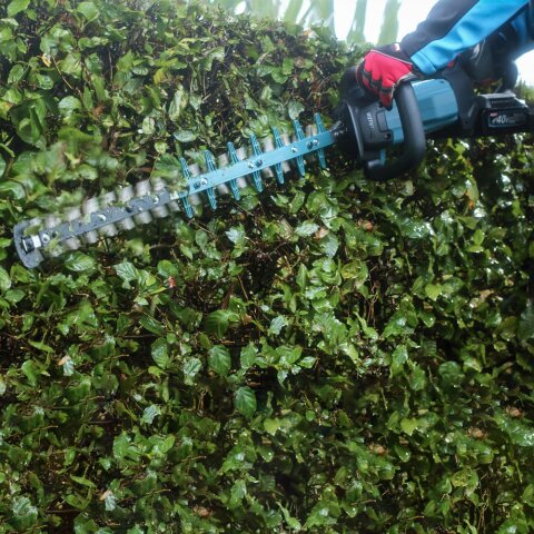 Makita UH004GD201 Akku-Heckenschere 60 cm 40V max. / 2,5 Ah, 2 Akkus + Ladegerät
