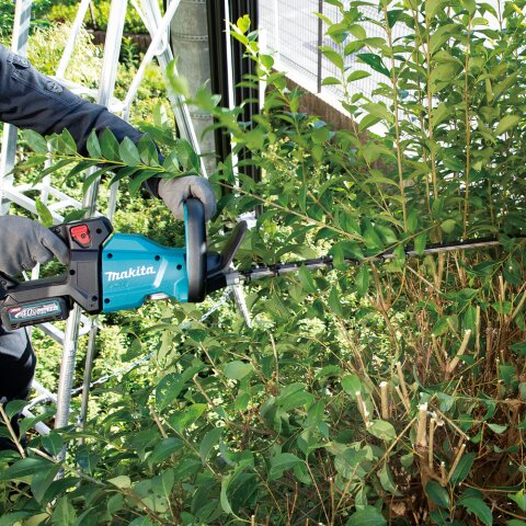 Makita UH006GD201 Akku-Heckenschere 60 cm 40V max. / 2,5 Ah, 2 Akkus + Ladegerät EN