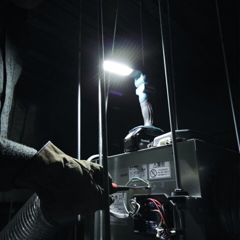 Makita DEBDML801 LED-Akku-Arbeitsleuchte 18V (ohne Akku, ohne Ladegerät) EN