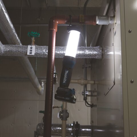 Makita DEBML104 LED-Akku-Werkstattleuchte 12V max. (ohne Akku, ohne Ladegerät) EN