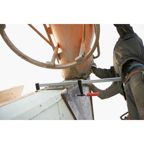 Bessey 1,250x120mm "TGK125" Temperguss-Schraubknecht TGK mit bewährtem Holzgriff EN